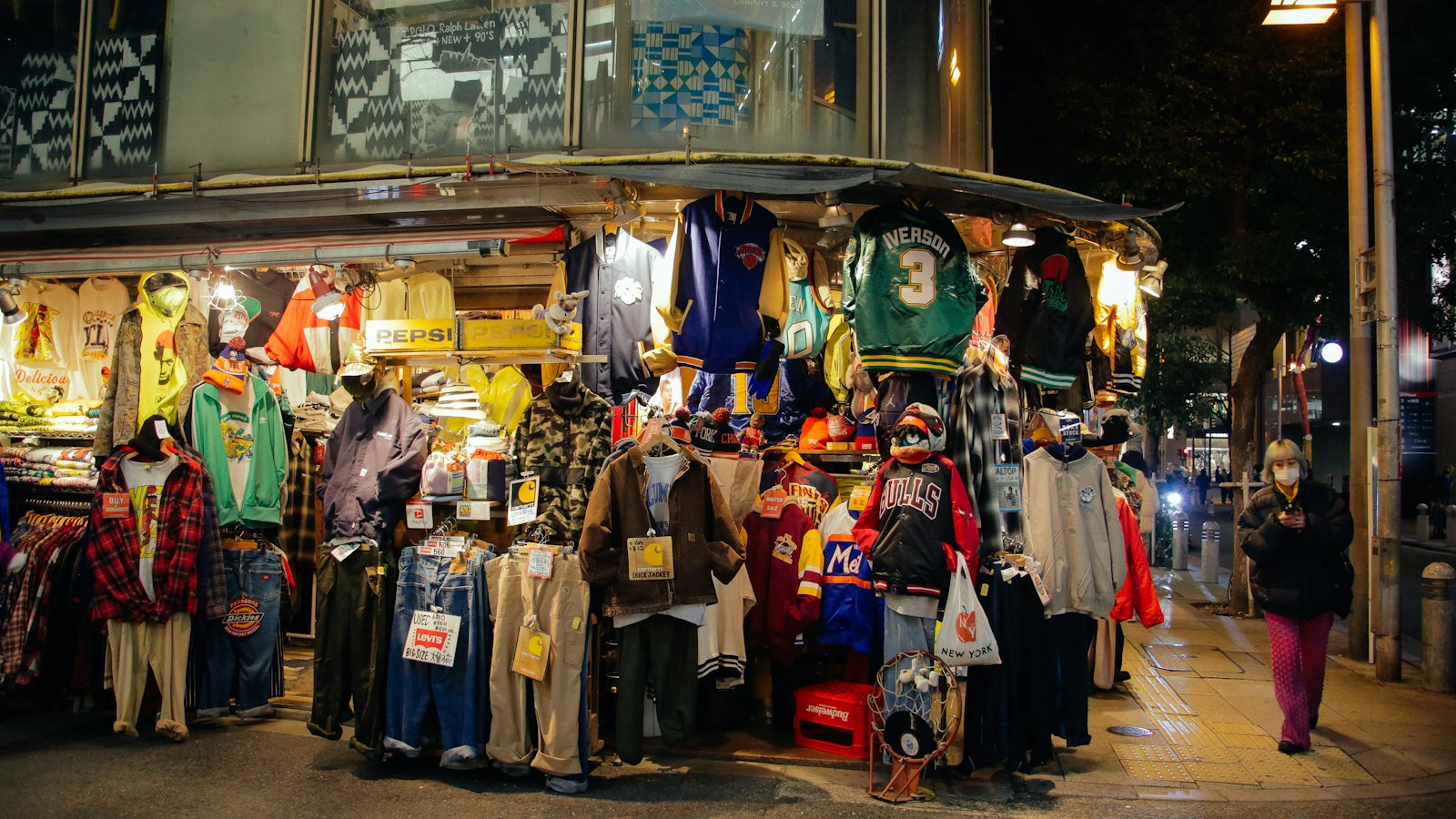 Sourcing run through a second-hand market